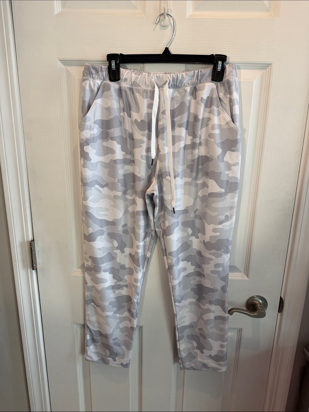 Scorpio Sol Light Gray Camo Joggers